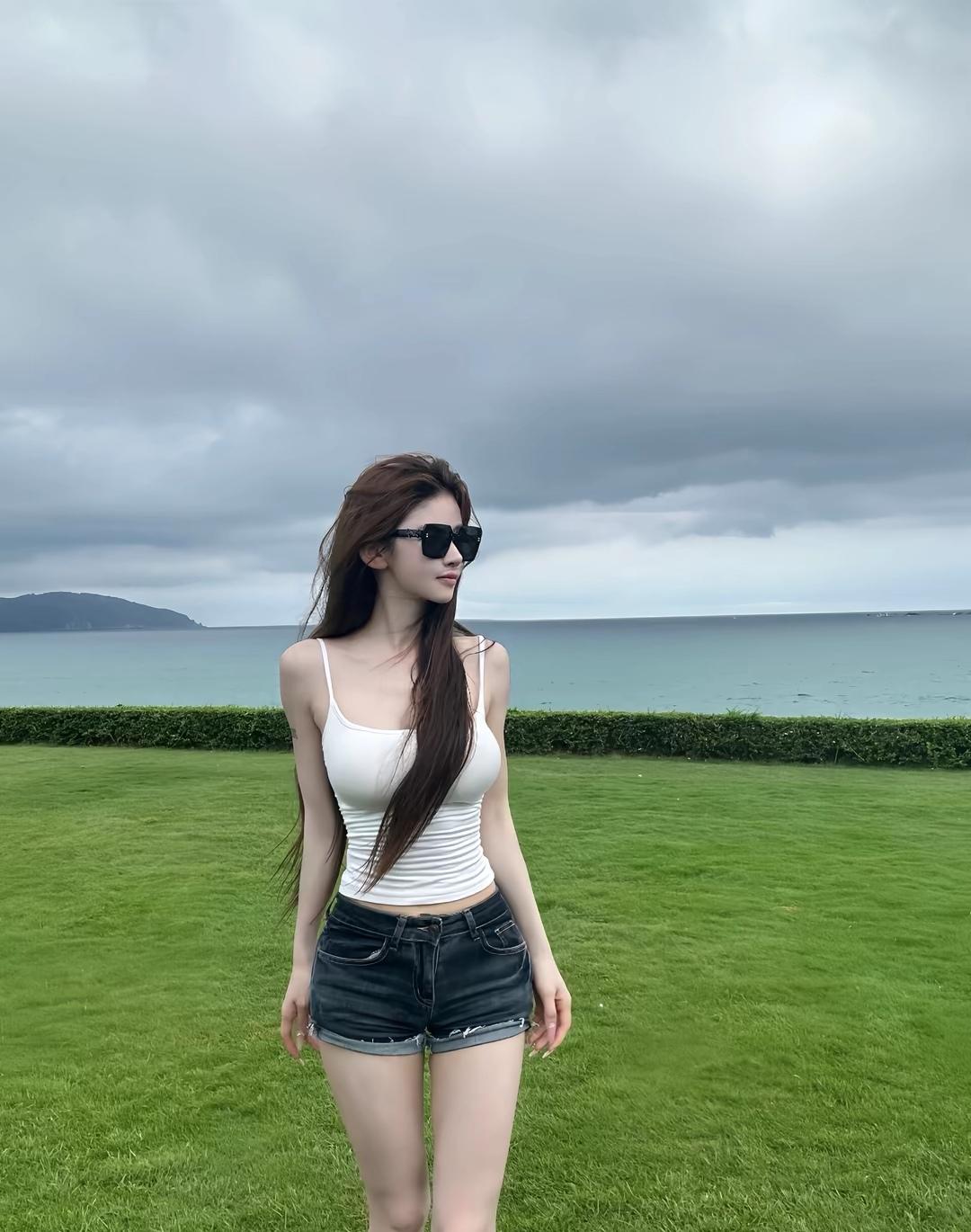 海边漫步，阳光沙滩，夏日穿搭指南