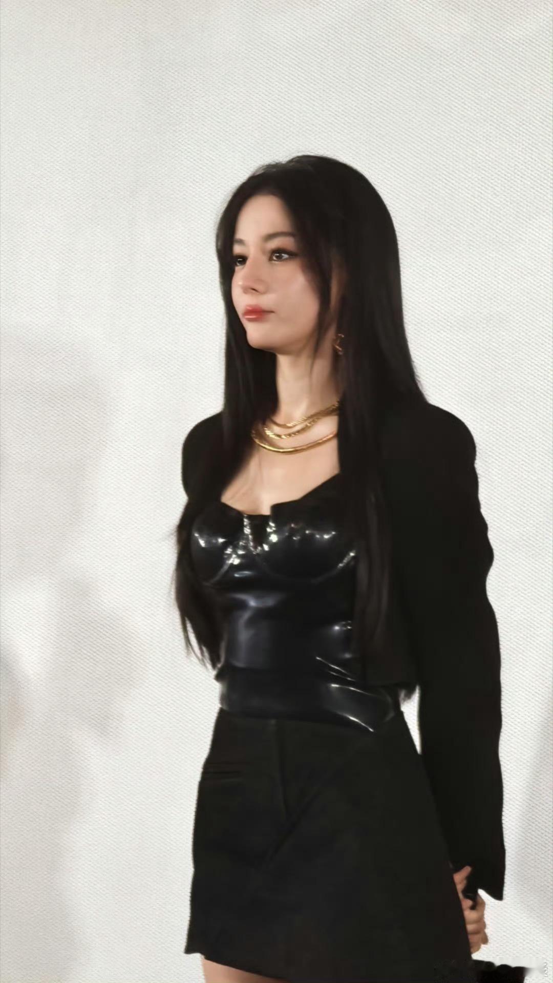 粉丝送刀和刀削面这段笑疯，热巴的反应也太软乎乎了