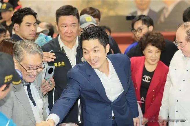 郑丽文蒋万安纪念七七事变

据台媒消息，7月7日星期二，郑丽文出席七七卢沟桥事变