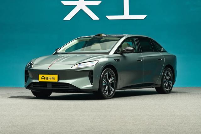 10月10日，红旗天工07正式上市，共推出3款车型，指导价区间为18.79万—2