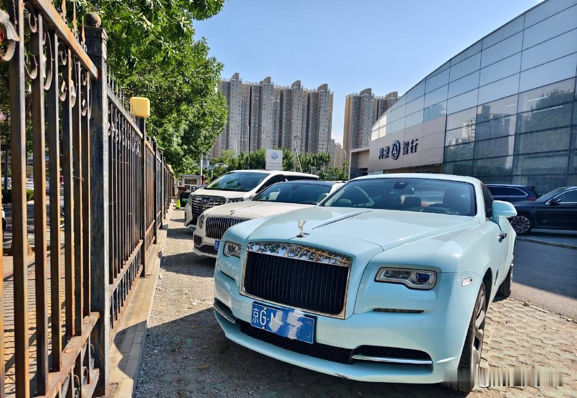无论你怎么质疑尊界均价，都影响不了真正的购车圈层，
他们对于尊界S800只考虑一