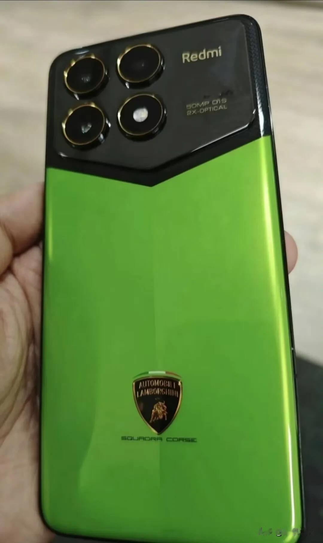 年轻人的第一台兰博基尼？红米K70 Pro冠军版：24GB+1TB版，价格未知。