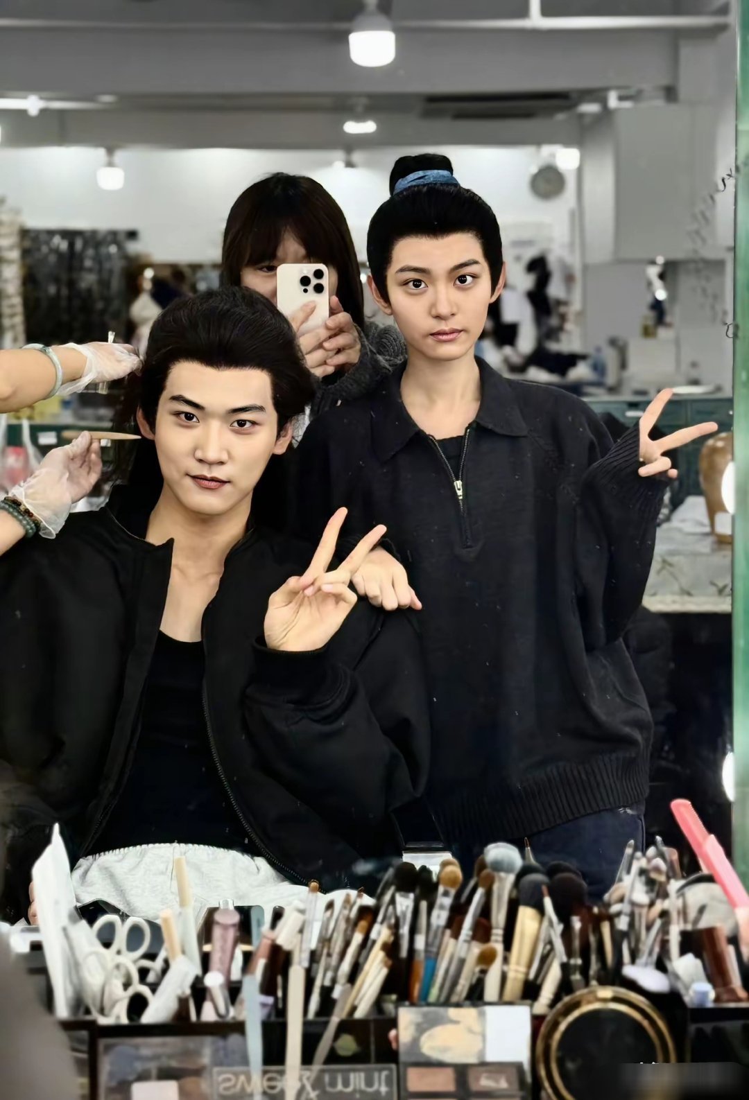 于正发布旗下艺人许晴女扮男装的照片，看照片感觉真是和以前的许晴判若两人，这次真的