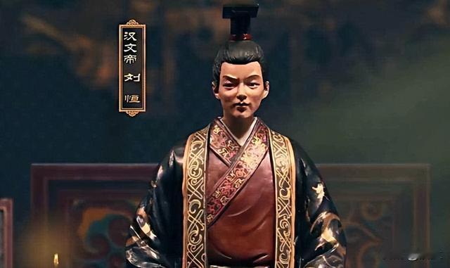 【节俭的汉文帝】，汉文帝的霸陵没有封土。

《史记》里说汉文帝霸陵没有封土，两千