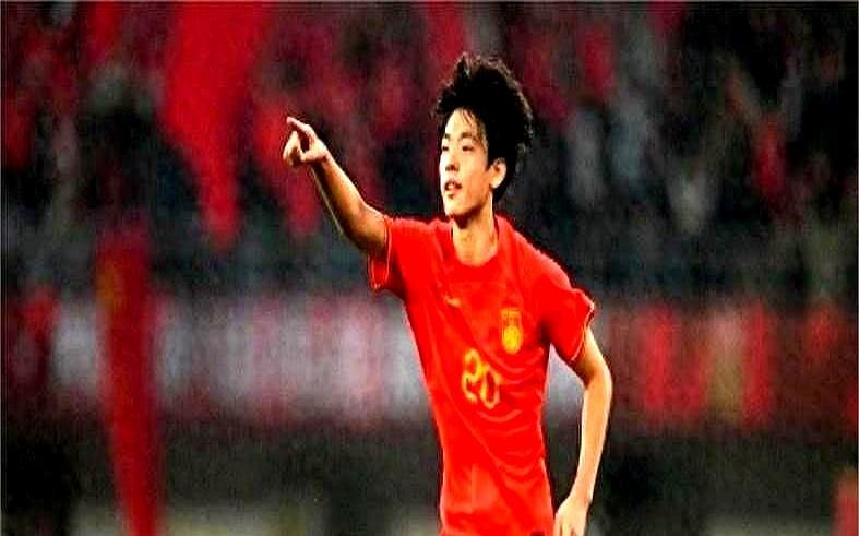 19岁被U23退货，三天后穿国足战袍
 
这事就发生在上周。名单公布那夜，朱鹏宇