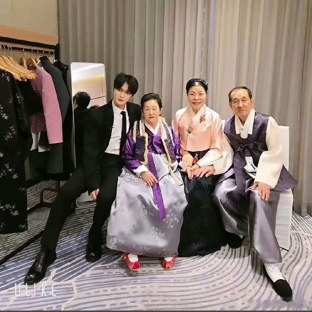 金在中称无法原谅亲生父亲能原谅才奇怪吧，亲父母直接在媒体上说他不孝顺父母，要把他