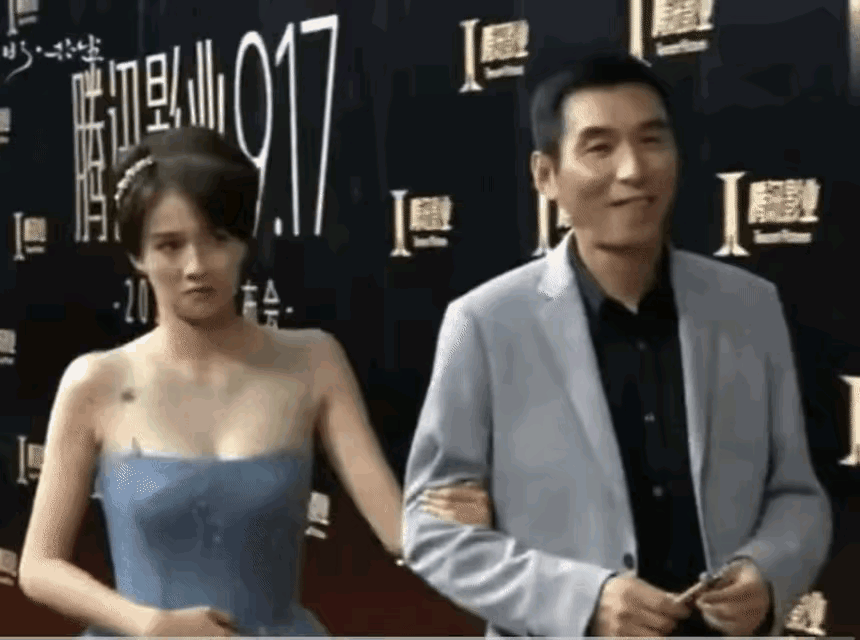 恕我眼拙，没看出这是谁跟谁来，应该是娱乐圈的人吧。只觉得两人的表情有点不对劲，男