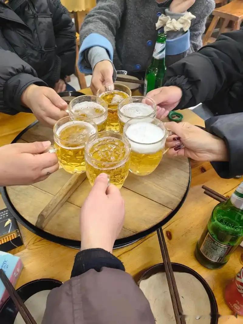 请客吃饭是常有的事，今天这单应该谁买？

上周末，小张约了朋友小徐吃饭，因好久未