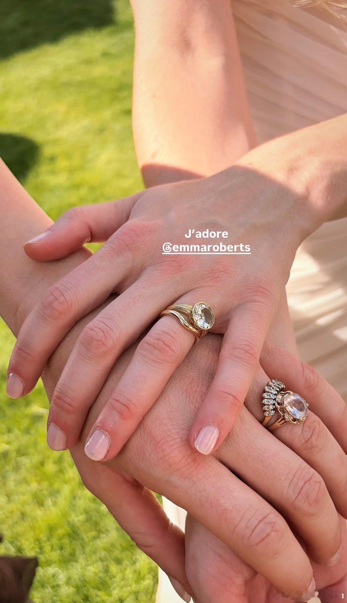 Emma Roberts艾玛罗伯茨和Cody John在婚礼上的新照，可以看到艾