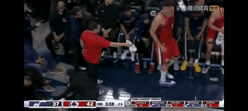 NBA 大洛今天不是库里了，8中0被换下场时，气得摔毛巾爵士vs快船