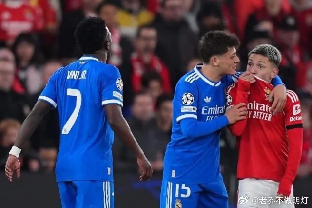 由于本菲卡球员普雷斯蒂安尼在涉嫌辱骂维尼修斯时用球衣遮住了嘴，这一发生在欧冠淘汰