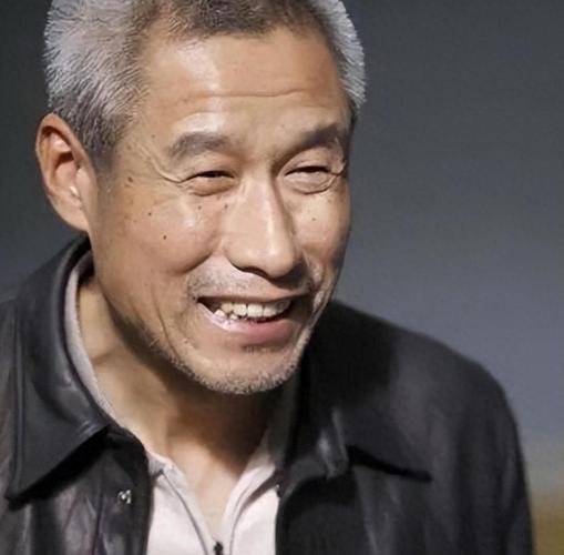 别再说“家丑不可外扬”了，刘佩琦在法庭上拿出的一沓厚厚凭证，给所有老实人上了一课