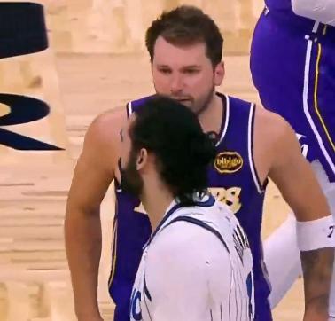 难得！东契奇终于“轮休”了！
背靠背对阵火箭和热火，不少球迷呼吁轮休一场让主力缓