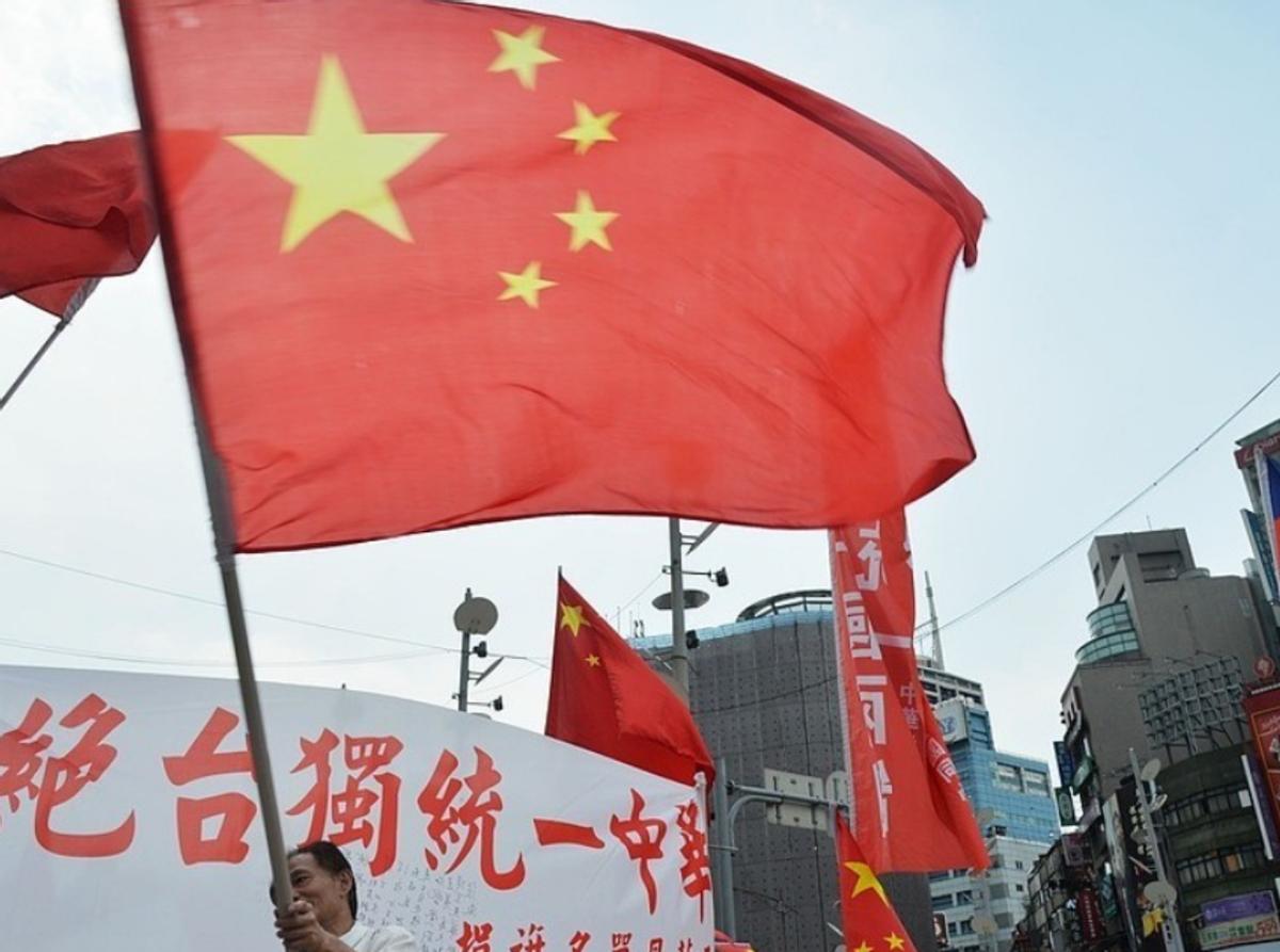 美专家意见出奇统一：一旦中国收复台湾，美国或许只剩一条路可走。对于我国统一台湾这
