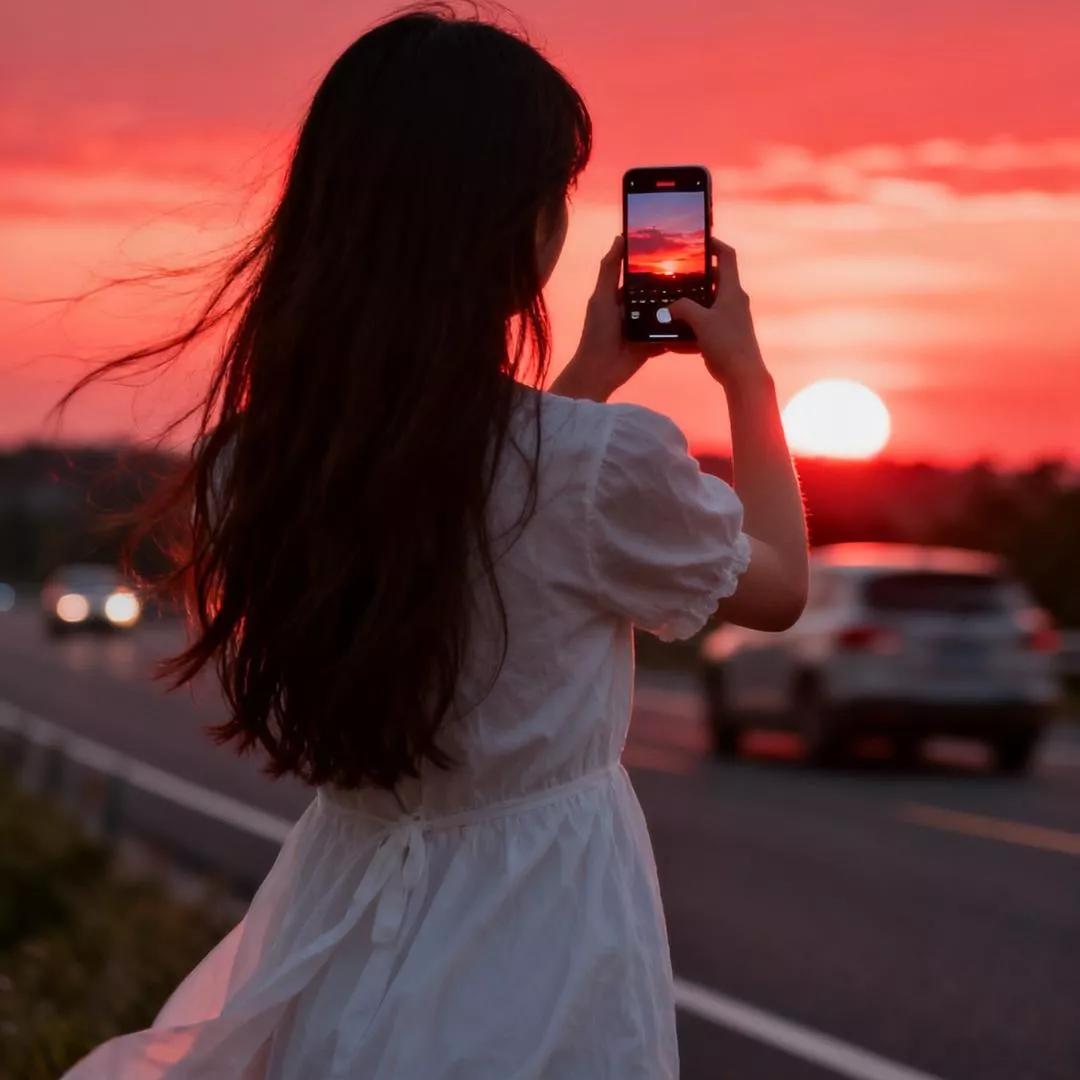 夕照映红妆，美人镜中妆。淡抹红妆 暮霞染柳堤 红妆美人图 秋日红妆 晨雾美人照 