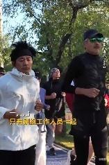 王宝强肉坦出装 不得不说，王宝强在《唐探1900》中的新形象太震撼了。那一身肌肉