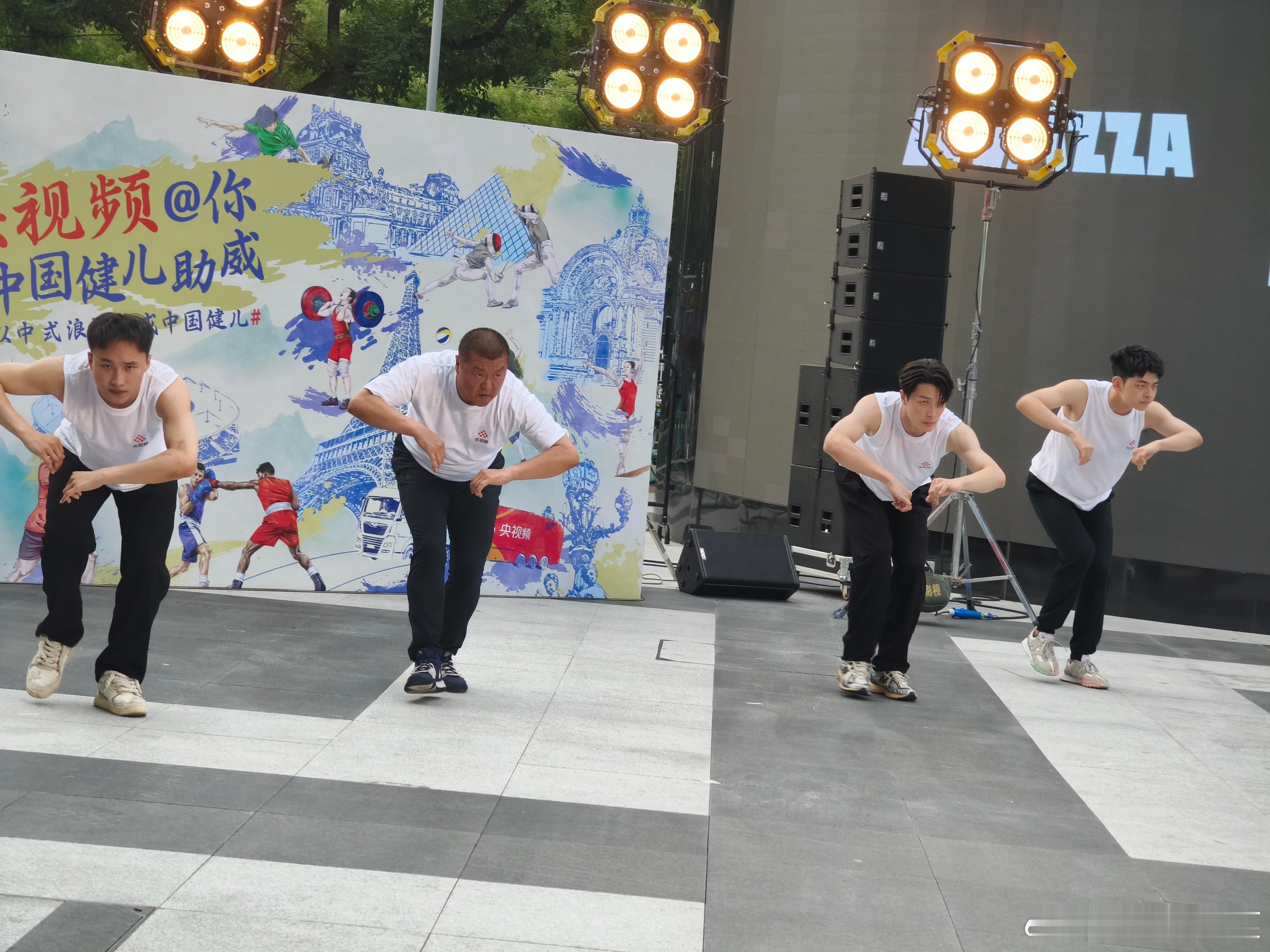 #姜铁红再跳奔腾助威奥运健儿#这一次也是让我们更加强烈的感受到了蒙古舞的热情和奔