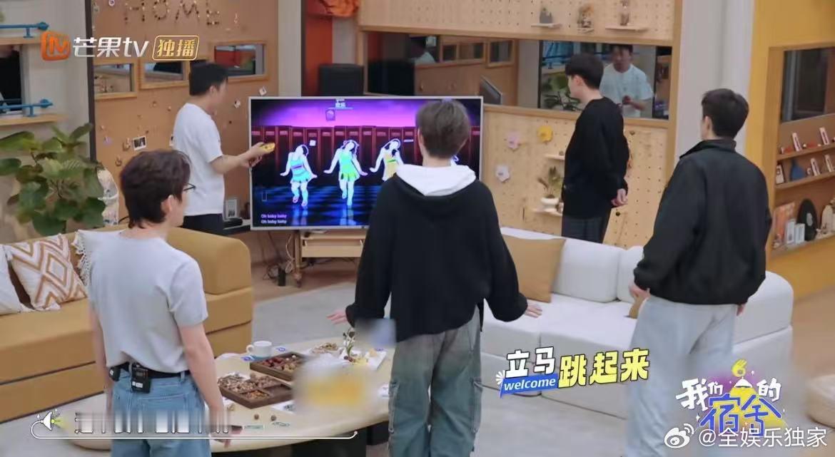 章昊领舞宿舍摇 被章昊领舞的宿舍摇狠狠戳中！他跳舞时那股子自信又松弛的劲儿，配上
