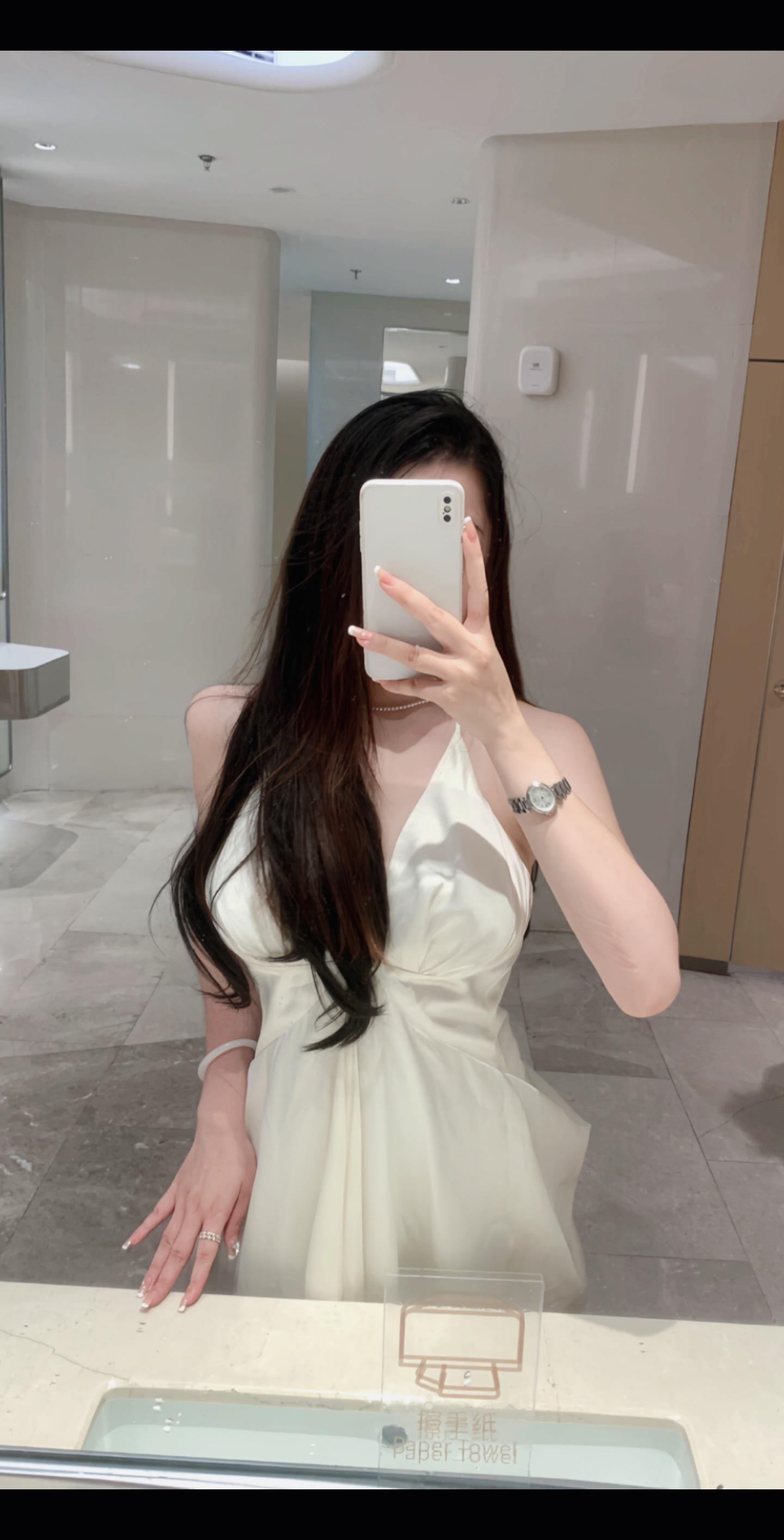 白色连衣裙是一种执念 优雅又独立