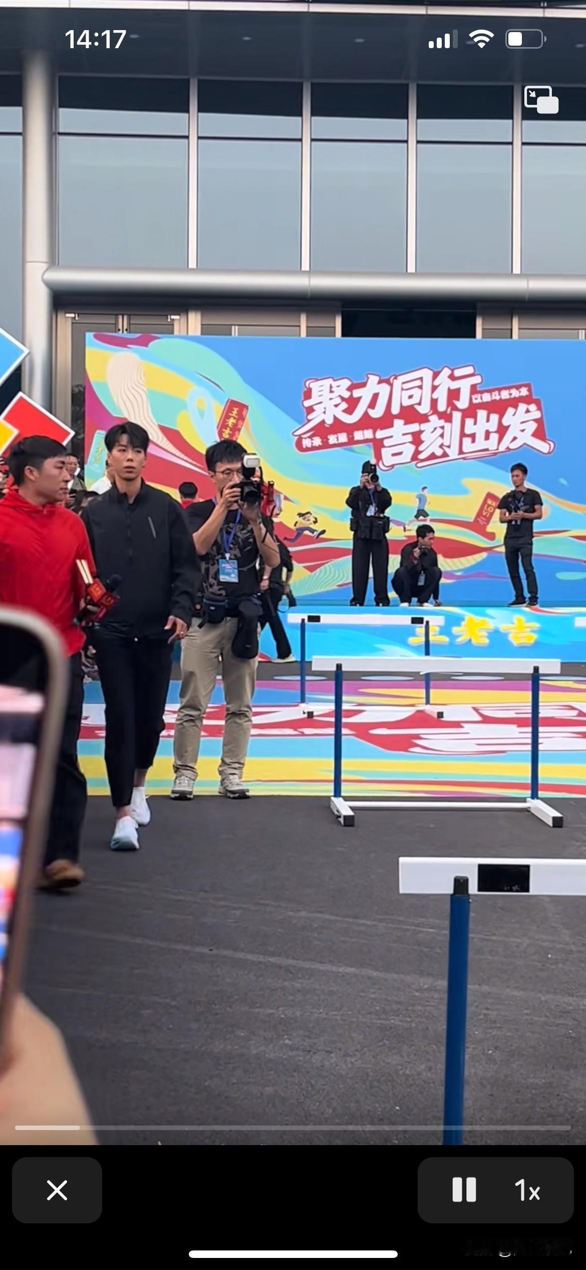 刘景扬老师也迎来来了自己的第一个代言活动，希望她参加一些活动，多一些报道，代言一