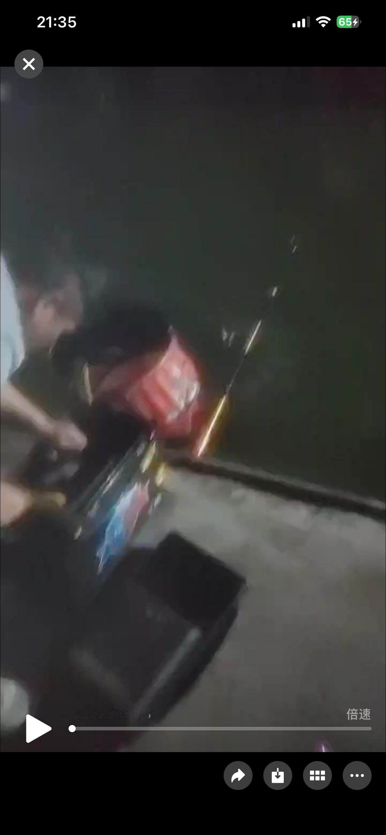 我也想不通为什么，直到前天晚上她跟我说了一件事，我才恍然大悟是因为什么
她跟我讲