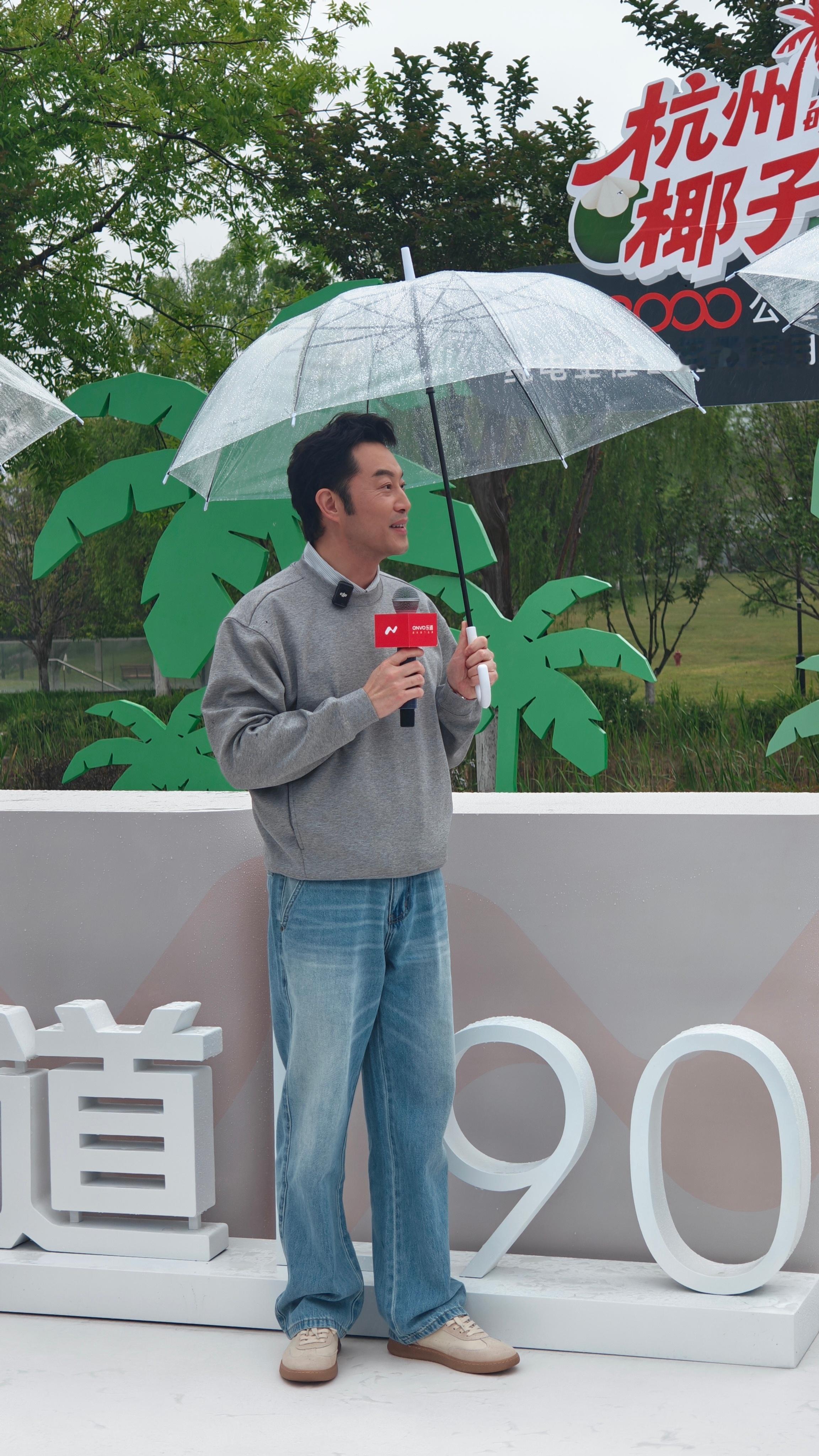 沙溢老师和斌哥现场开椰子🥥，等会上视频乐道汽车