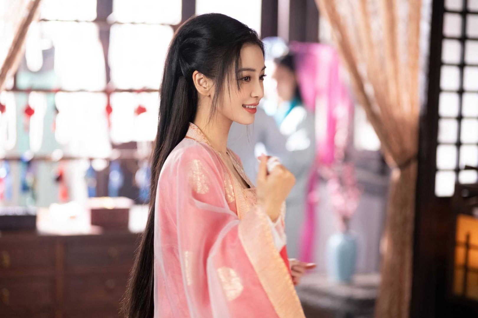 angelababy angelababy “玫瑰与晚风共绘浪漫，你是我心底的爱