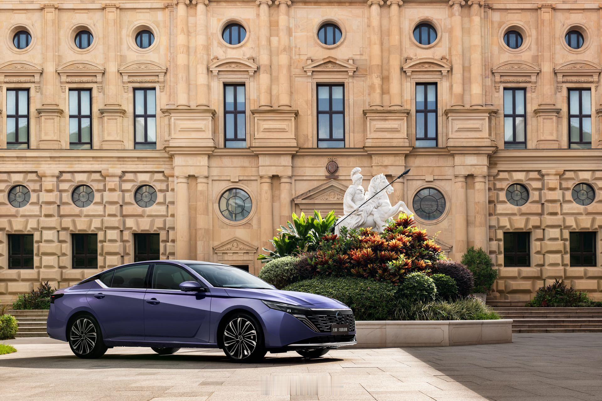 广州车展的快乐是天籁给的！张靓颖现场开唱的“天籁之音”，天籁全系标配HUAWEI