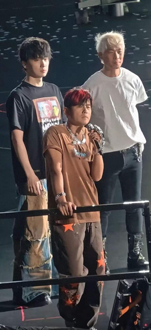 宝妈点歌不点歌，唠娃十分钟，周杰伦苦笑救场！