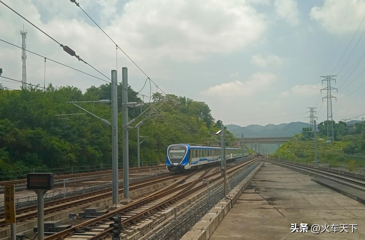 重庆市郊铁路（也可以称为市域快轨）江跳线（江津到跳磴）与璧山到铜梁线平时客流是无