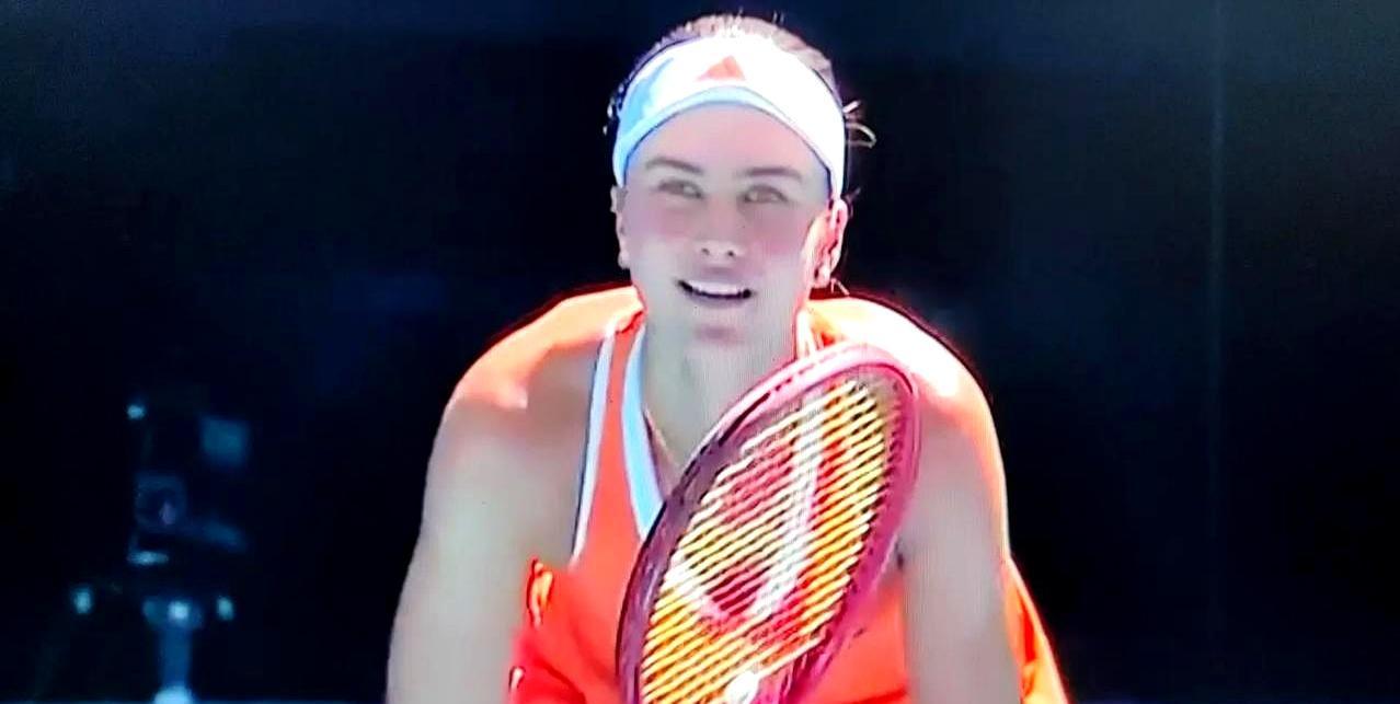 萨巴伦卡太狠了！把18岁天才少女打到6比0，连赢12局直接剃光头。
 
你都想不