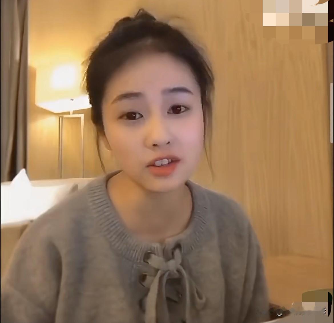 白鹿团队属实让人费解，竟特意营销“白鹿早期竟然这么清纯”，词条一出直接引来全网群