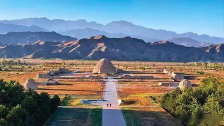 西夏王陵东方金字塔藏在银川贺兰山东麓的西夏陵，是当之无愧的东方金字塔，也是新晋世