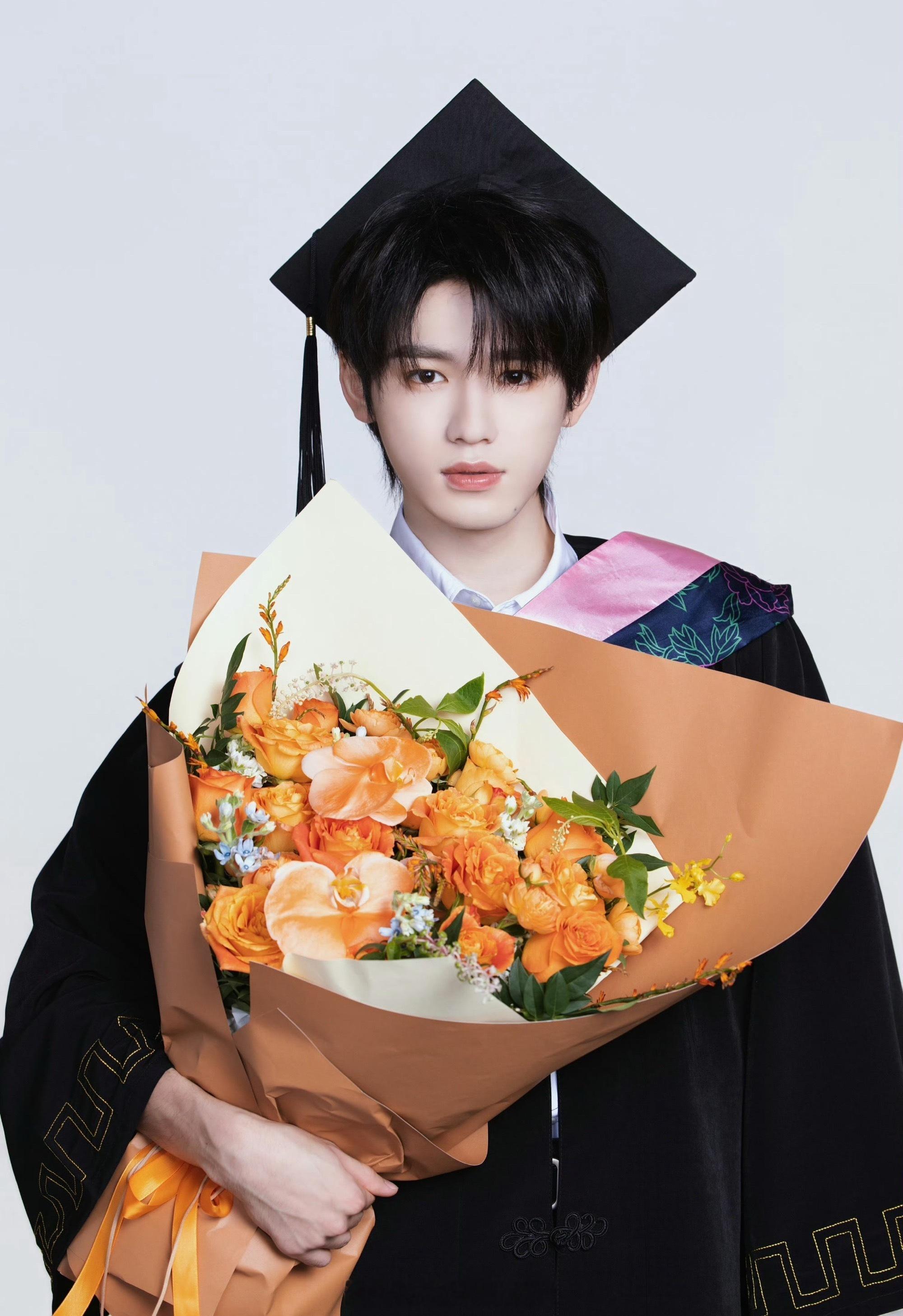 宋亚轩上一次报告是大学军训宋亚轩callback四年前报告 宝宝毕业快乐🎓 