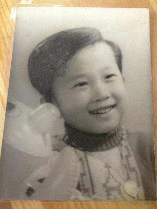 于正晒童年旧照于正说我就是我于正晒出童年旧照和工作合影，坦言没什么诉求，过好当下