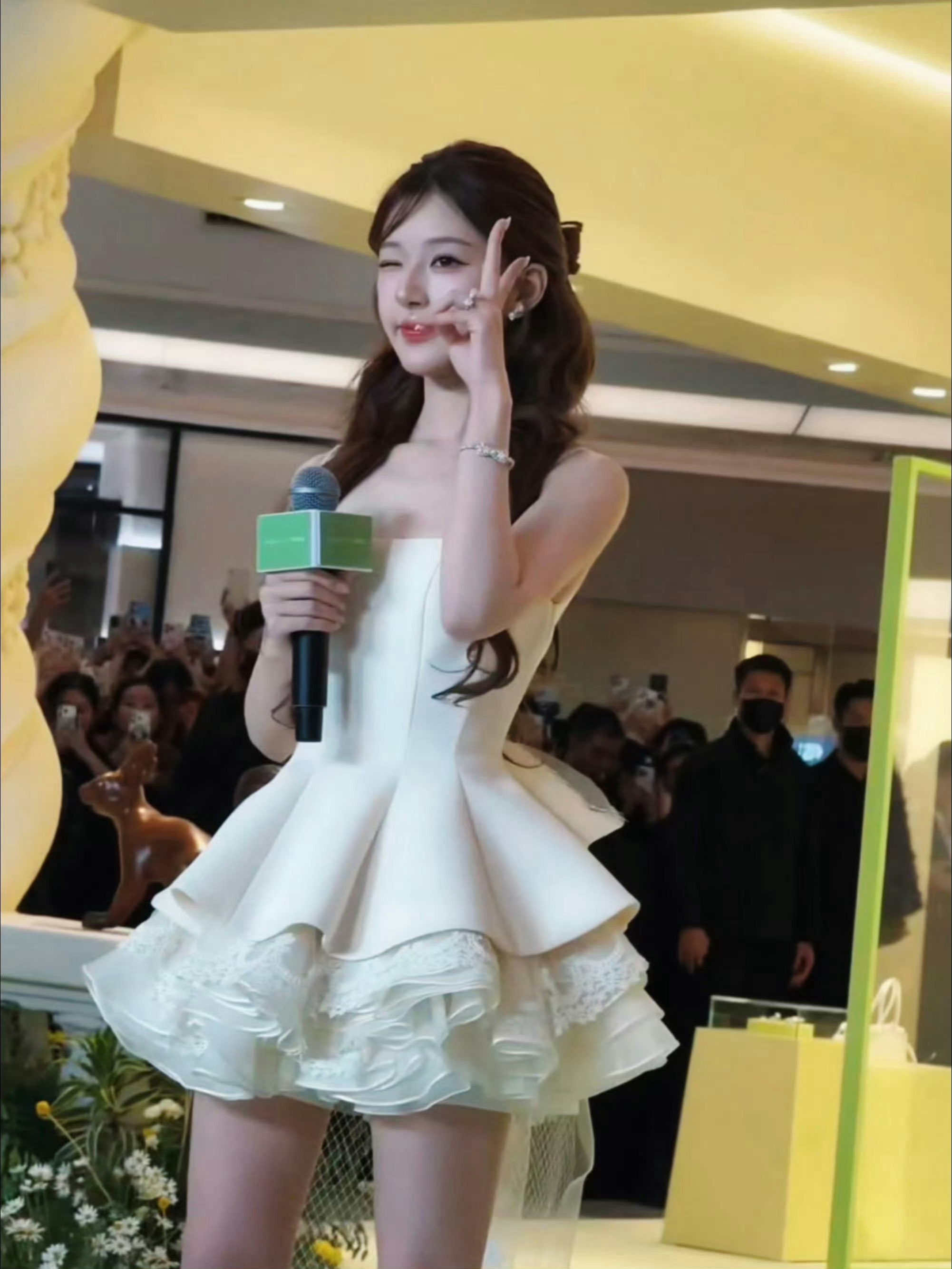 露思这次活动好看呢很适合这种古灵精怪的 