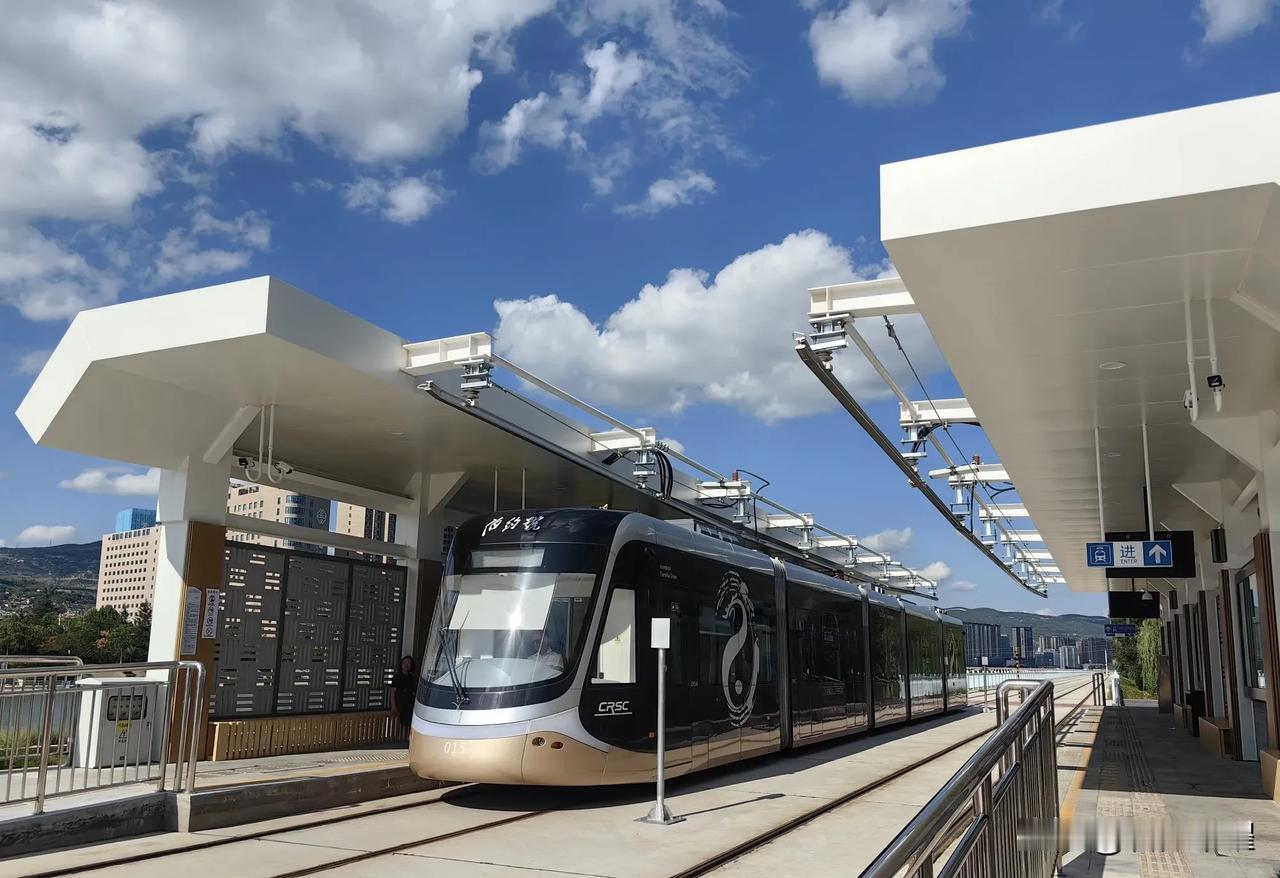 天水有轨电车（二期）体验：
1.票价：2元起步，最高5元；
2.购票方式：有自助