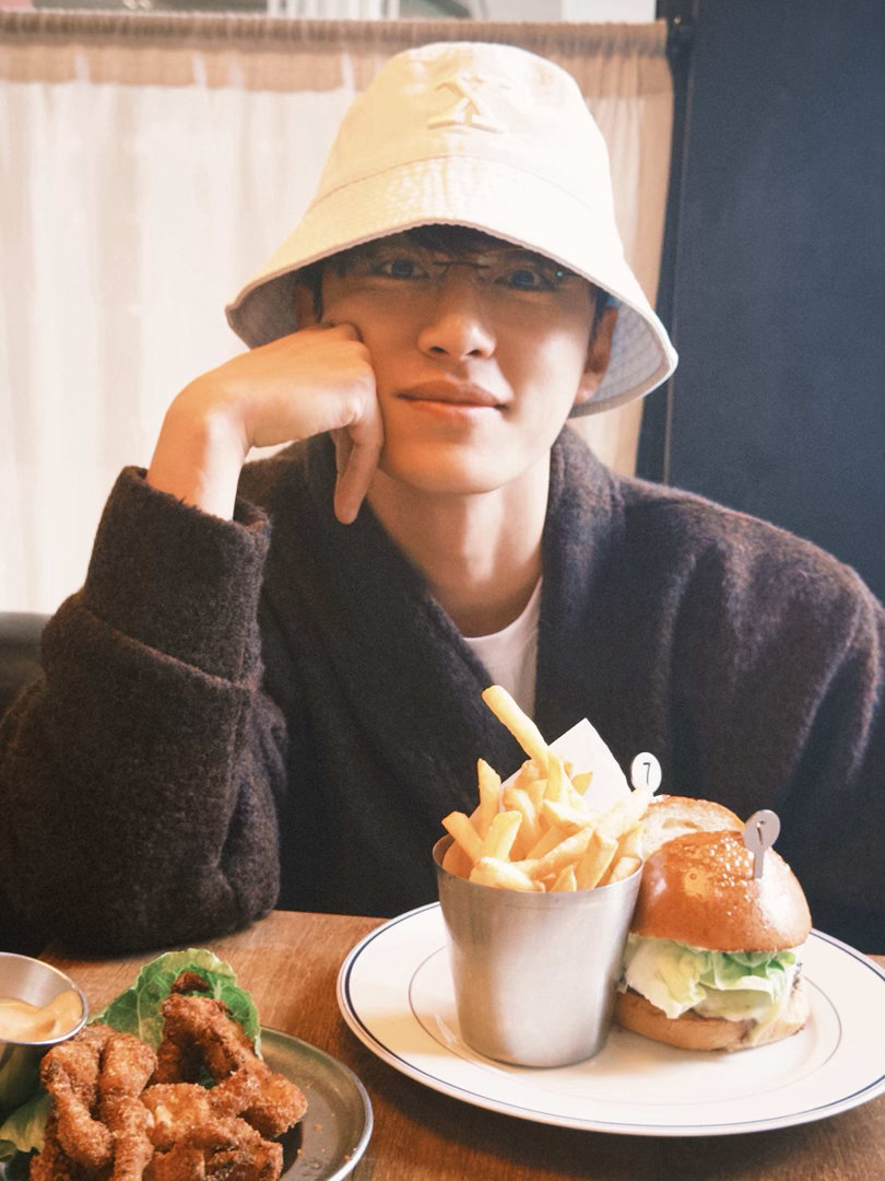 代旭井胧你俩太暧昧了代旭井胧互动 谁懂啊！代旭一句“喝完一起唱吗”，直接把风华合