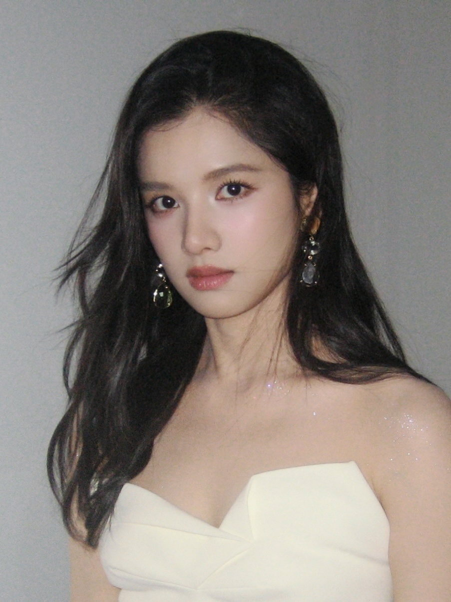 张婧仪   在复制粘贴的时代，你是手写的诗