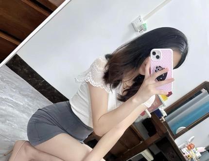 女征男。
98年的，一个人打工生活久了，总盼着累的时候能有个肩膀靠靠，加班晚了能