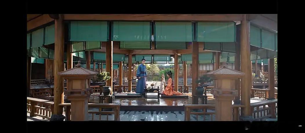 嫁金钗和翘楚同一个导演嫁金钗和翘楚的导演都是杨龙杨龙导演的画面感真的绝，嫁金钗的