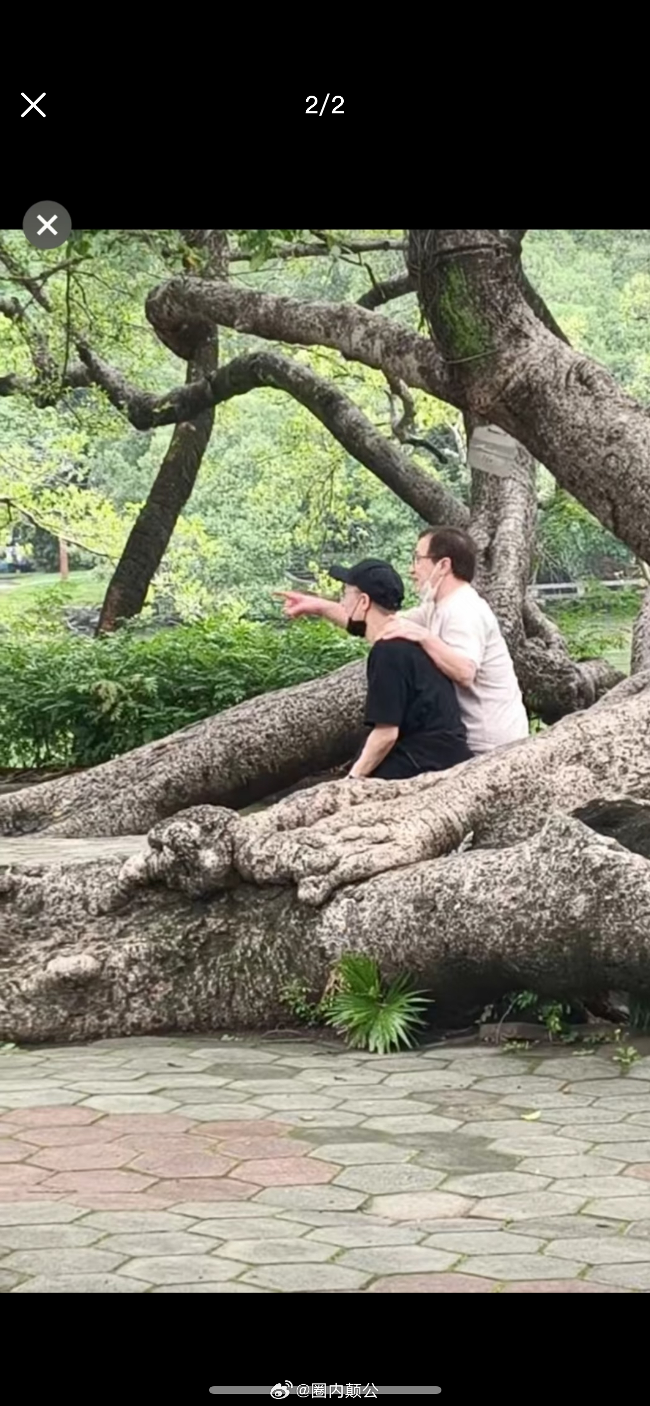 网友在惠州偶遇成龙大哥和自己儿子房祖名 