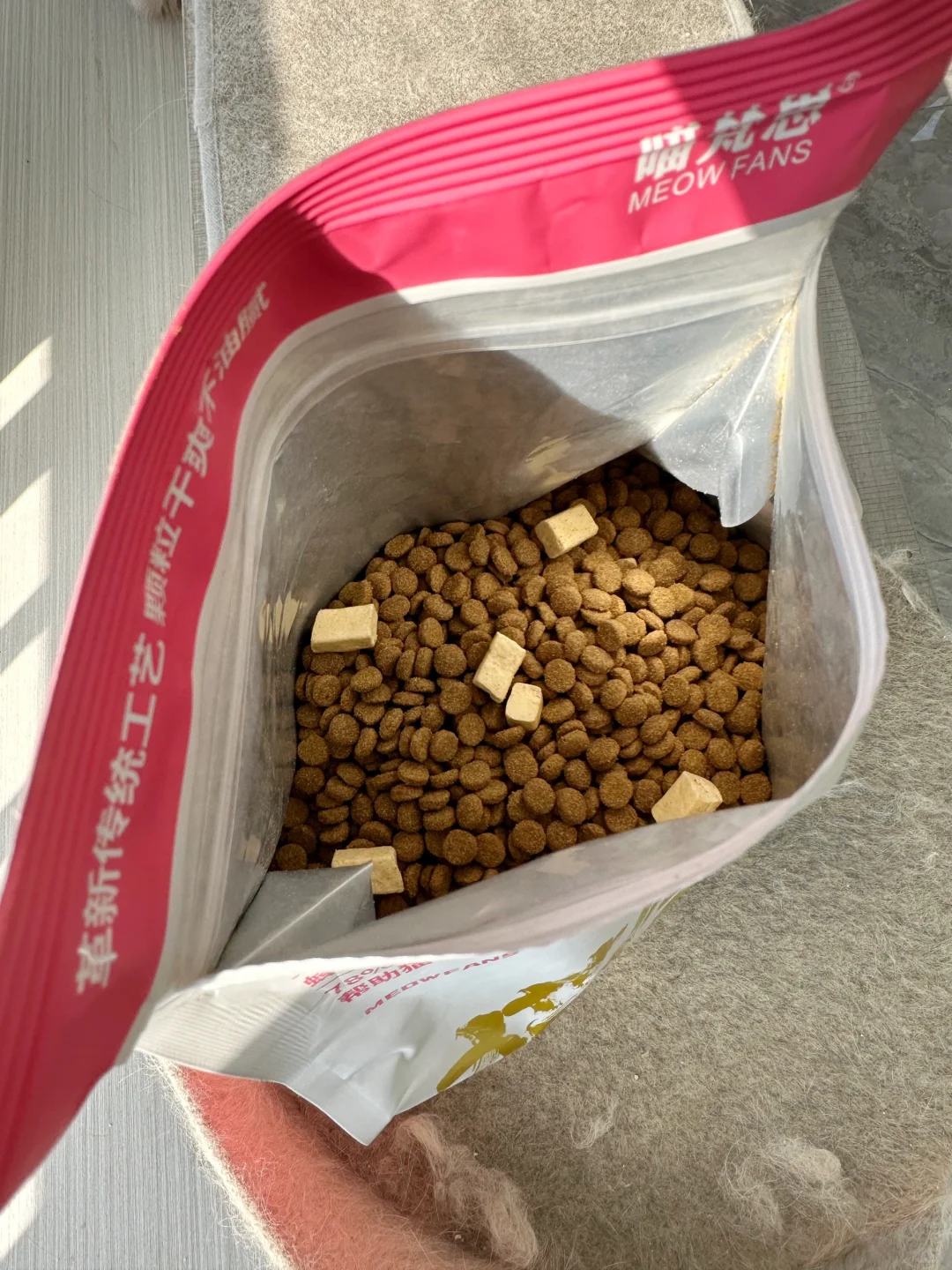 这口酥心猫粮，我家猫炫的可真是“酥”服啊