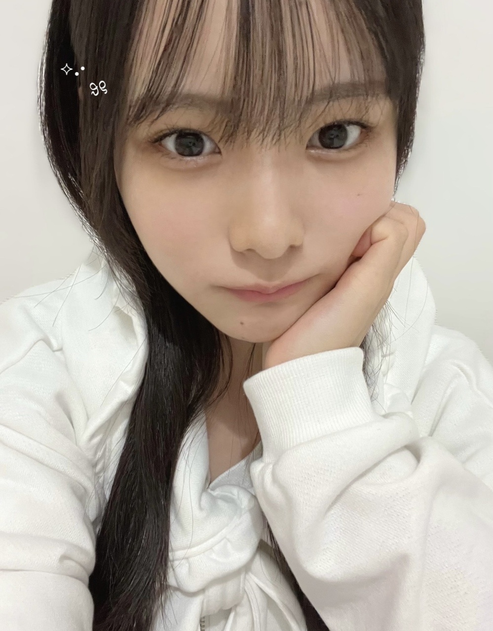 中川智尋「髪の毛ぐしゃぐしゃだけどゆるして~このパーカー、フリルとリボンがついて