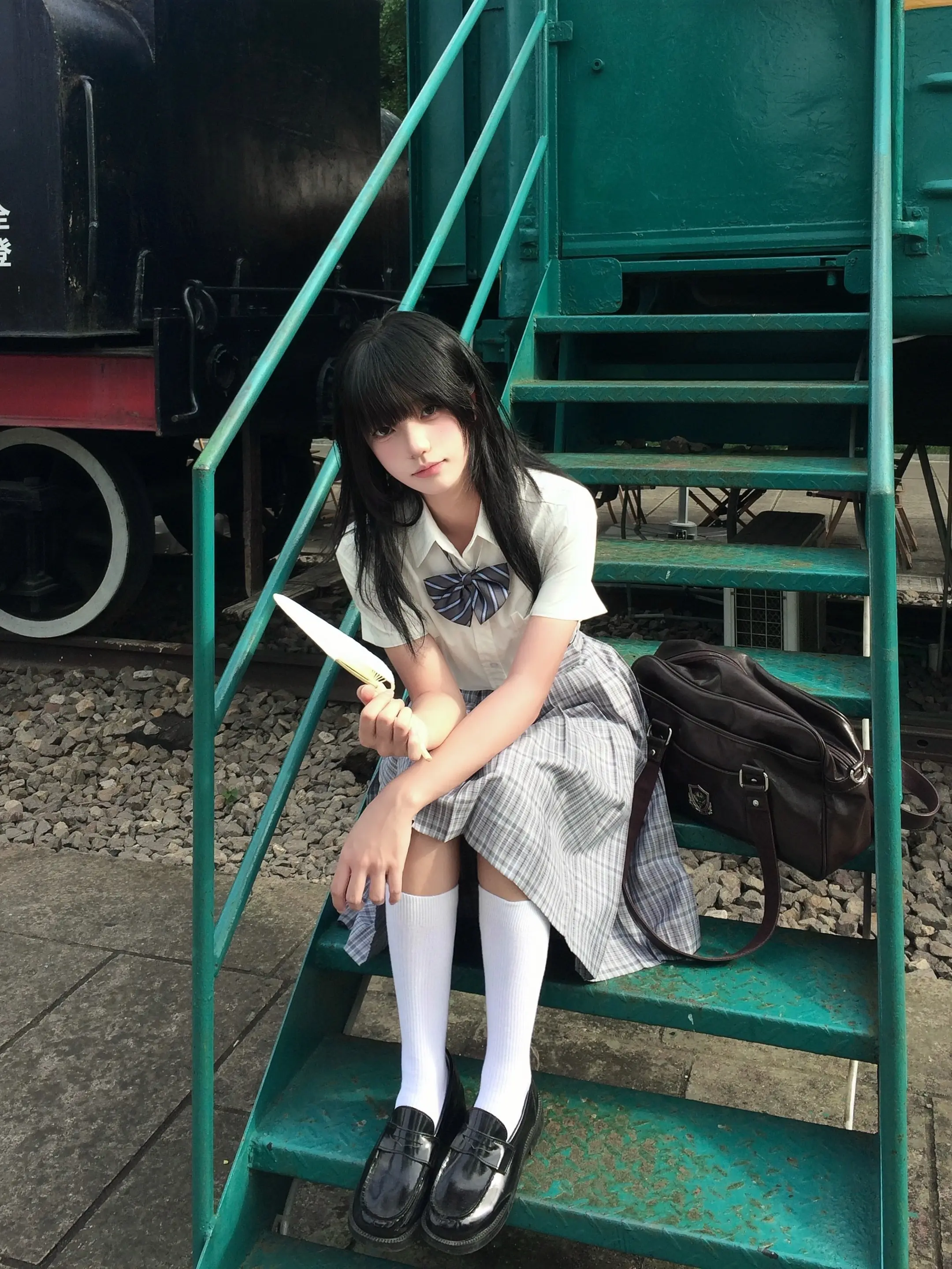 我被困在一场关于盛夏的梦里。