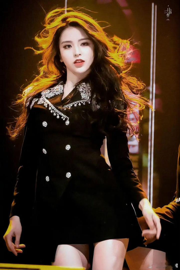 金子涵选秀出圈神图金子涵舞台出圈神图金子涵舞台出圈神图，好美，哇哦好看 