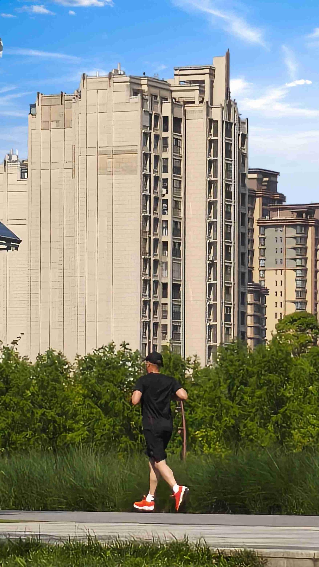我的今日状态：😁轻松愉快
我这里的天气：☀️晴天
天气晴朗，适合收集快乐，跑跑