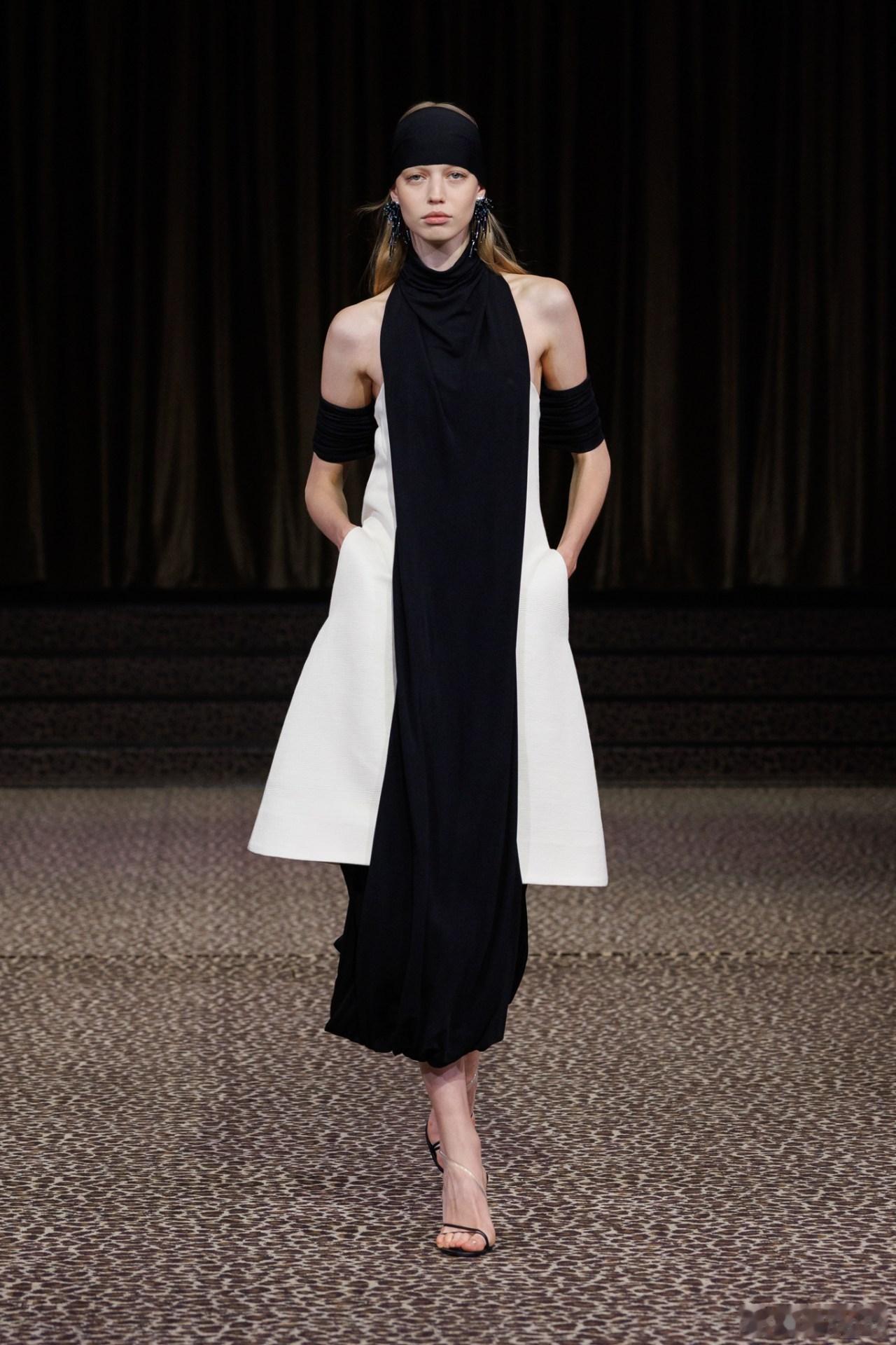 巴黎时装周runway2027春夏时装周 Christopher Esber S