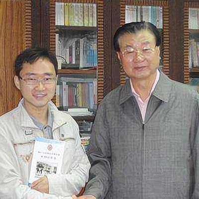 2009年，一位四川考生的高考作文因为字迹无法辨认，特地请来了专家，经过鉴定，确