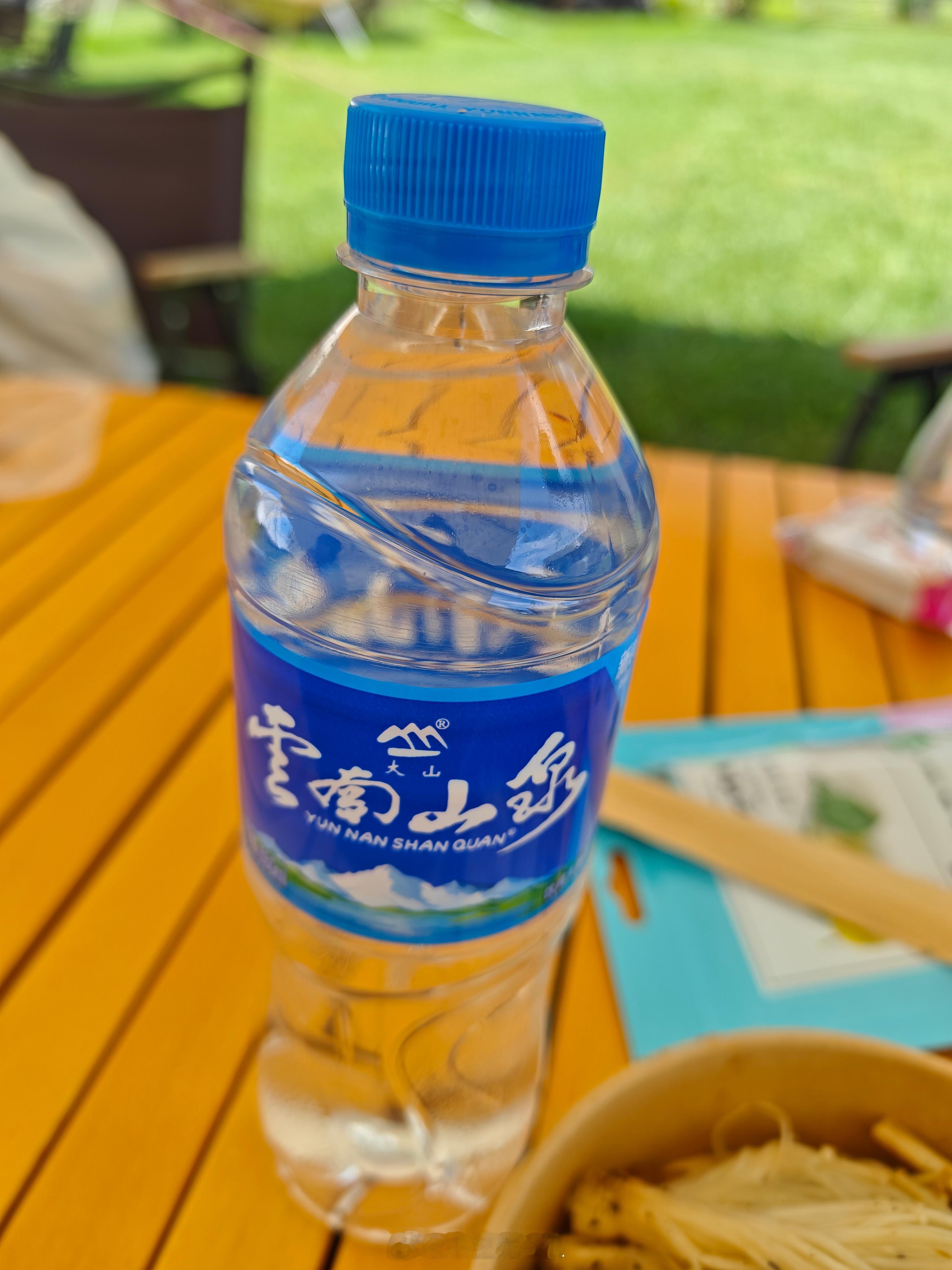 营地里吃点凑合的，晚上看看有啥美食
